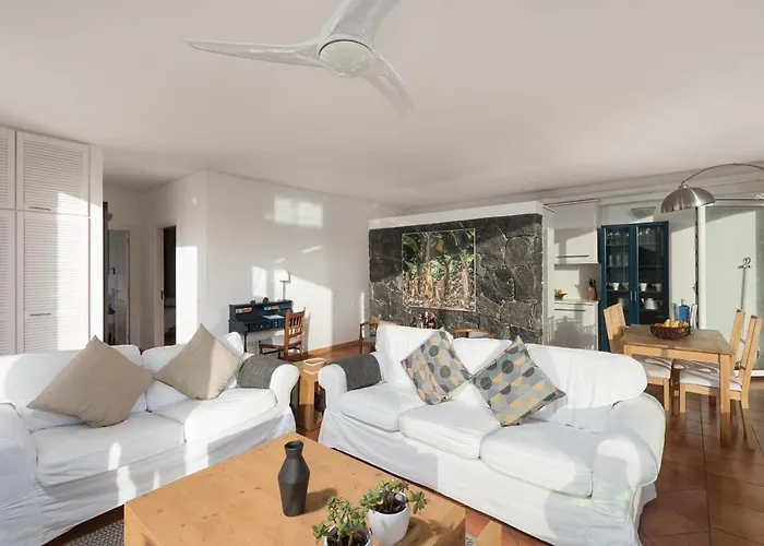 Superior A: Private Pool & Concierge Apartman