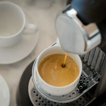 Superior A: Private Pool & Concierge 아파트